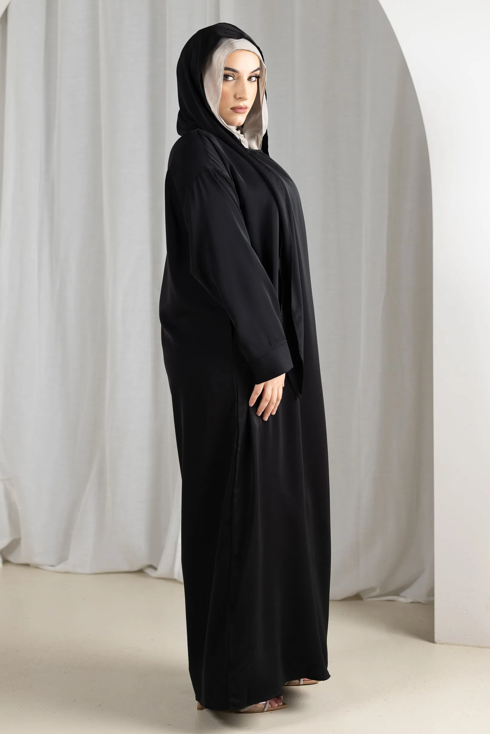 Eminent Hooded Abaya